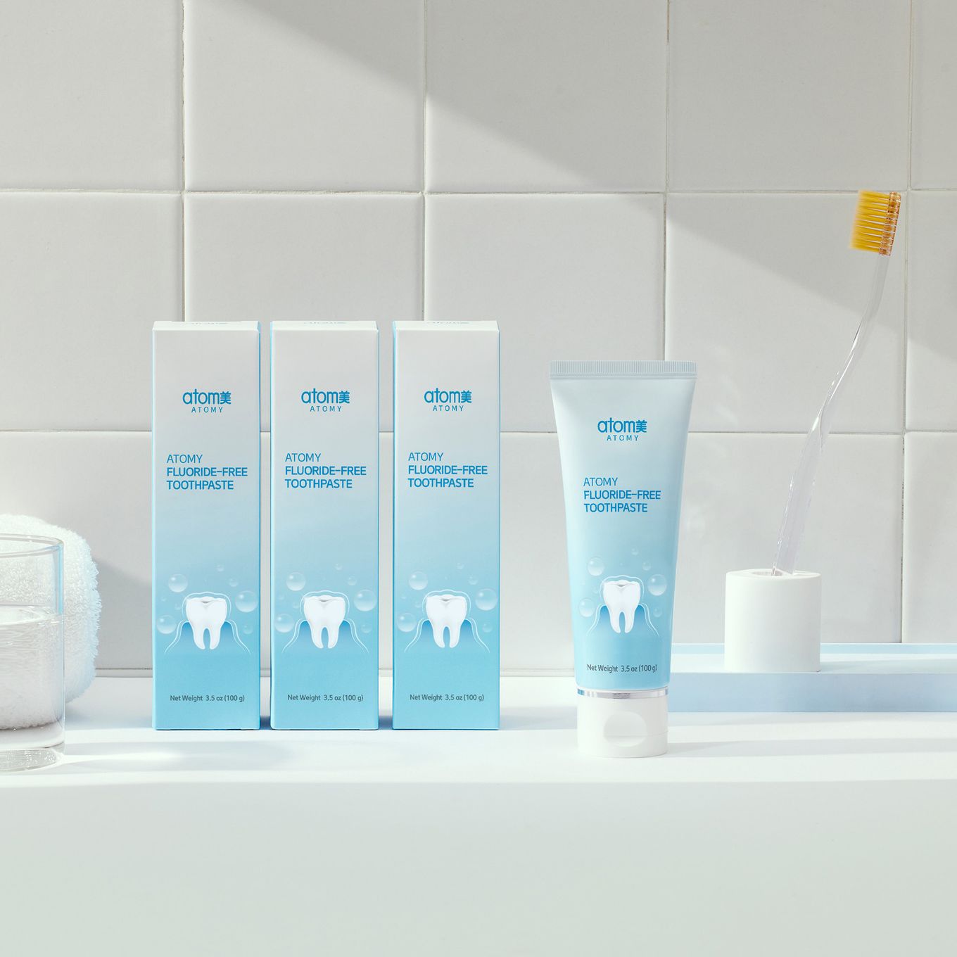 Atomy Fluoride-Free Toothpaste set de 3 cajas y tubo en baño