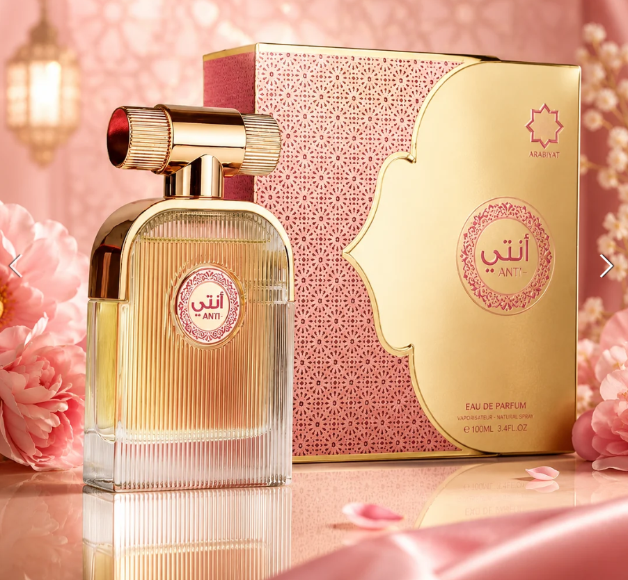 Arabiyat Anti Eau de Parfum frasco dorado con caja rosa y flores