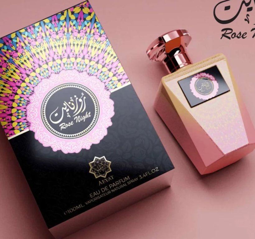 Abyat Rose Night Eau de Parfum frasco rosa con caja sobre fondo rosa